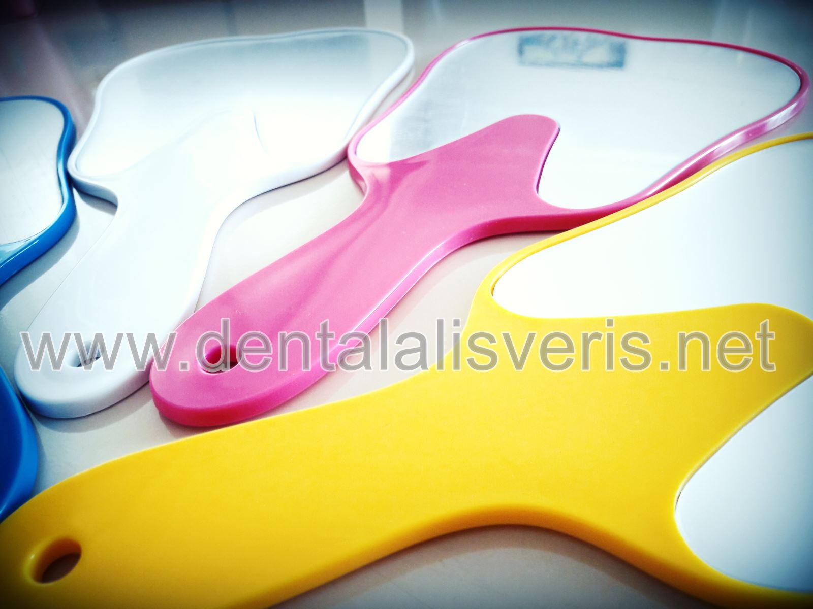 DİŞ ŞEKLİNDE EL AYNASI